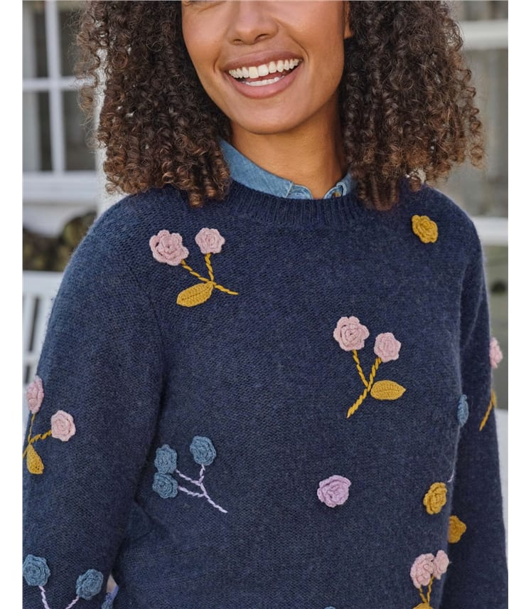 Bestickter Häkelblumen-Pullover für Damen